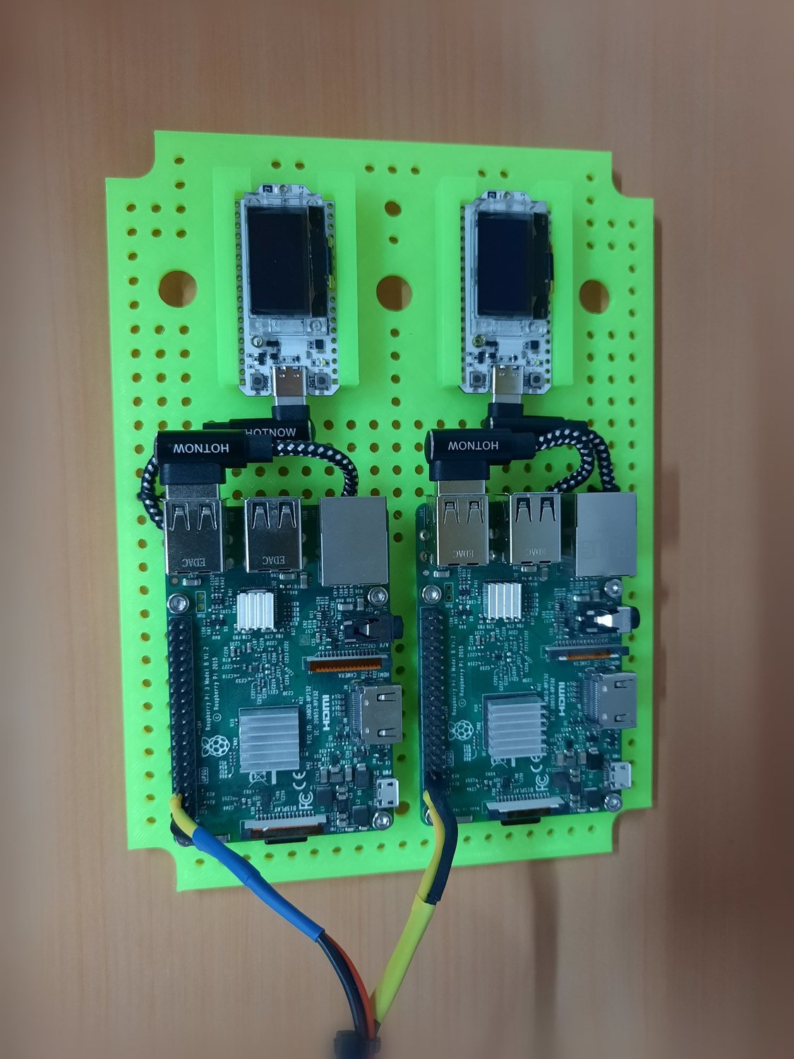 Montageplatte mit Raspberry Pi und Heltec V3